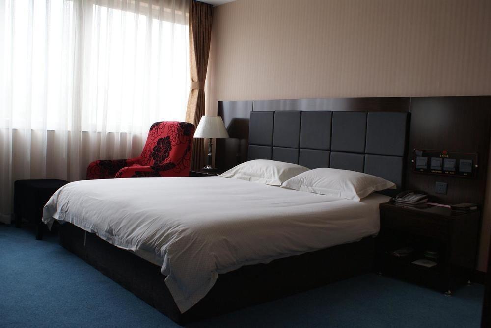 Chuxiong Mansion Yi Ren Hotel- קונמינג מראה חיצוני תמונה